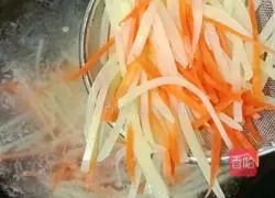 Illustration of how to make spicy and sour shredded potato bento 5