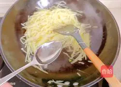 Illustration of how to make vinegar-coated potato shreds 10