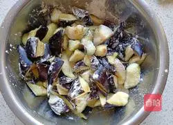 Illustration of how to make eggplant with sauce 6