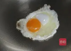 Illustration of how to make stir-fried noodles with eggs and bean sprouts 2