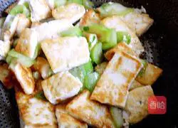 Illustration of how to stir-fry the luffa with tofu 8