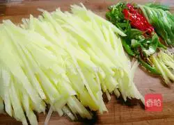 Illustration of how to make homemade potato shreds 1