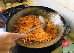 Illustration of how to make spicy and sour potato shreds 8