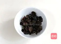 Illustration of how to stir-fry seasonal vegetables with corn shoots 2