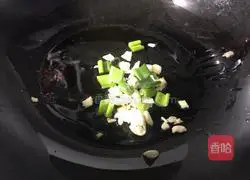 Vinegar Illustration of how to make Liuhongshan vegetable moss 4