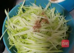 Illustration of how to make stir-fried chayote 6