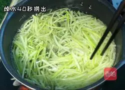 Illustration of how to make zucchini with juice 2