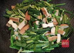 Illustration of how to make stir-fried dried leeks 4