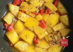 Illustration of how to make pepper stewed potatoes 9