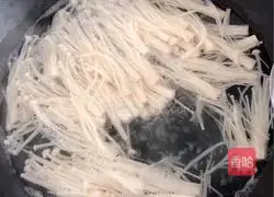 Illustration of how to make cold fungus and enoki mushrooms 1
