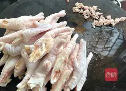 Illustration of how to make spicy and sour chicken feet (vinegar chicken feet) 1