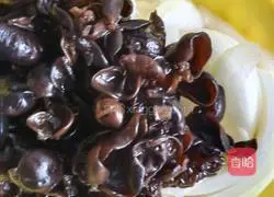 Illustration of how to make cold onions and fungus 2