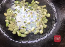 Illustration of how to make broad beans with pepper 4