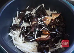  Illustration of how to stir-fry assorted mushrooms 5