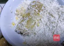 Illustration of how to make snowflake meat and bean curd skin rolls 8