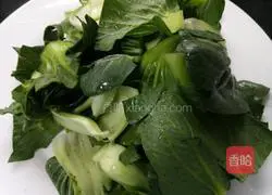 How to stir-fry mushrooms with green vegetables Illustration 1