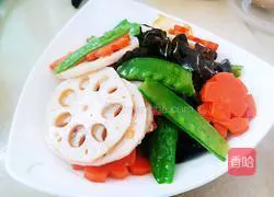 Illustration of how to make lotus pond stir-fry 9