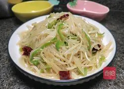 Illustration of how to make homemade fried shredded potatoes 1