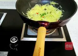 Illustration of how to make stir-fried shredded radish 5