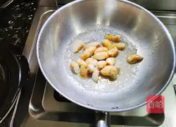 Illustration of how to cook taro with vegetables 2