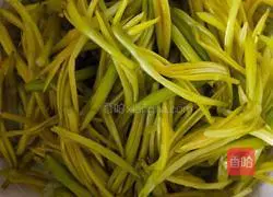 Illustration of how to make stir-fried day lily 3