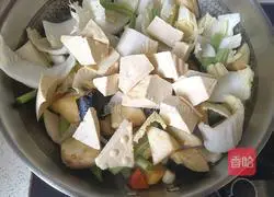 Illustration of how to cook vegetables in one pot 8