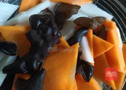 Illustration of how to cook carrots, fungus and yam 7
