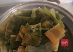 Illustration of how to make spicy kelp 1