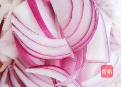 Illustration of how to make beef with onions 3