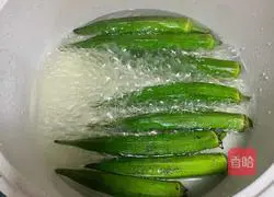 Illustration of how to make cold okra 3