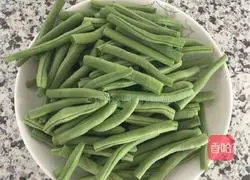 Illustration of how to make stir-fried green beans 1