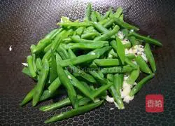 Illustration of how to make green beans and grandma's dish 8