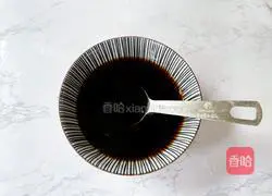 Illustration of how to stir-fry yuba and fungus 6