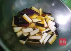 Illustration of how to make eggplant and potato strips 3