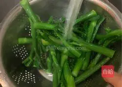 Illustration of how to make ginger kale (simplified version of authentic Cantonese home cooking) 3