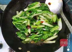 炝Illustration of how to stir-fry baby cabbage 6