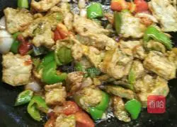 Illustration of how to stir-fry eggplant with green pepper 5