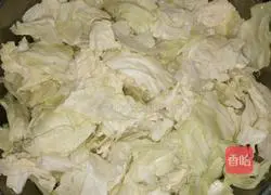 Illustration of how to stir-fry kohlrabi 1