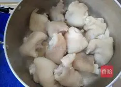 Illustration of how to make crystal pig's trotters 6