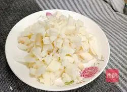 Illustration of how to make spicy and sour lotus root 1