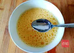 Illustration of how to make scrambled eggs with green bamboo shoots 6