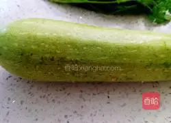 Illustration of how to make raw zucchini 2