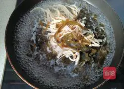 Illustration of how to make spicy three shredded silkworms 4
