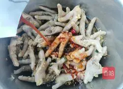Illustration of how to make cold potato and chicken feet 12