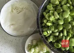 Illustration of how to make stir-fried broad beans 1