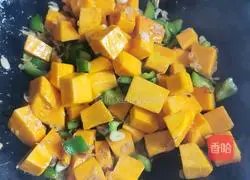 Illustration of how to make shrimp stewed pumpkin 4