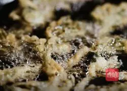 Chinese toon fish‖ Illustration of how to take a sip of toon and a sip of tea when Grain Rain falls 8