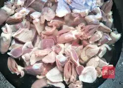 Illustration of how to make stewed potatoes with precious mushrooms 3