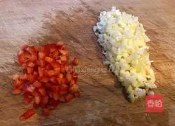 Illustration of how to make garlic steamed loofah 3