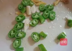 Illustration of how to make spicy stir-fried lotus root diced 5